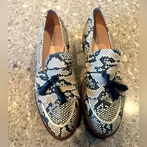 Women’s Patricia Green beautiful loafers. Newhave worn Snake skin Made in Spain
